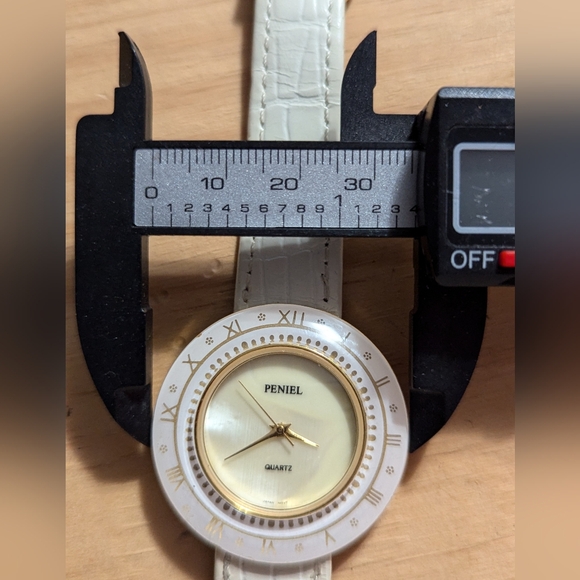 (934)Vintage peniel lady's watch white leather band Roman numerals in the bezel - Picture 3 of 11